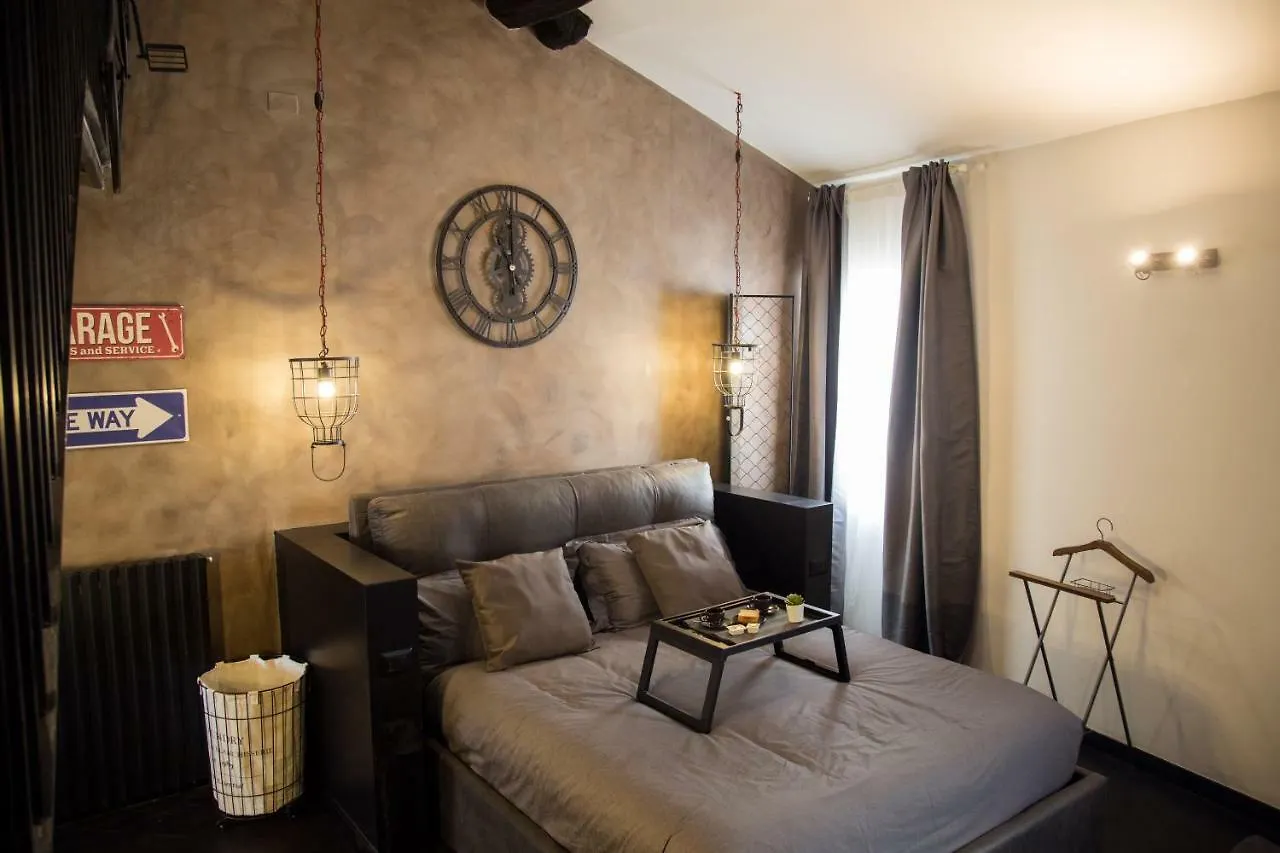 Industrial Apartment Near Duomo Milano