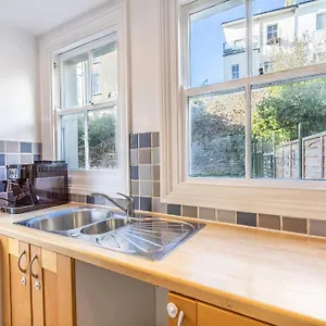Victorian Flat Close To Station With Large Garden Apartment Brighton